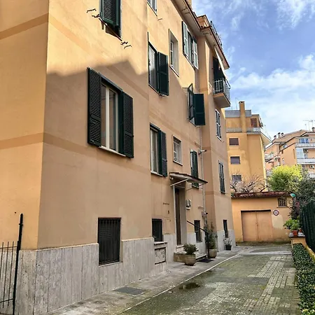 At Gigi's House - Gemelli Lejlighed *